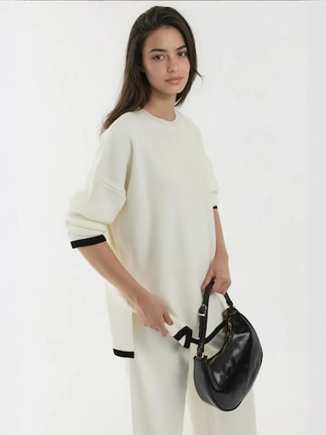 Completo pantalone di Hiccup in bianco