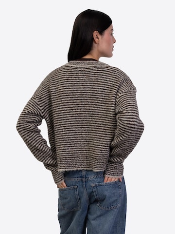 BROKE + SCHÖN Knit Cardigan in Brown