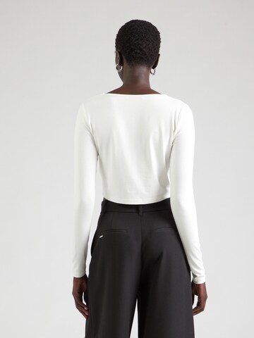 Maglietta 'Zaylee' di ABOUT YOU in bianco