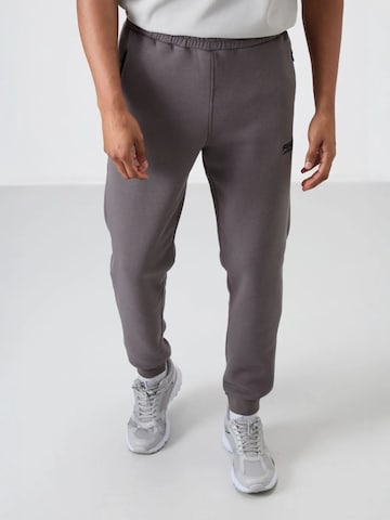 Tommy Life Tapered Workout Pants 'Jogginghose' in Grey