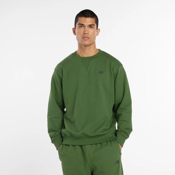 new balance Sweatshirt 'Athletics' in Groen: voorkant