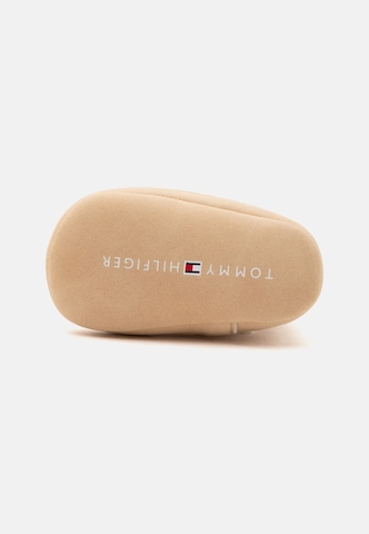 Nou-născuți 'KIKI' de la TOMMY HILFIGER pe bej