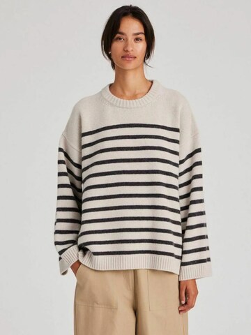 Gai+Lisva Oversized neulepaita ' Barbera ' värissä valkoinen: etupuoli