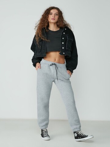 C&City Tapered Pijamahose in Grau: Vorderseite