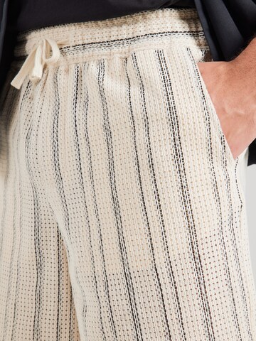 QS Regular Shorts in Beige