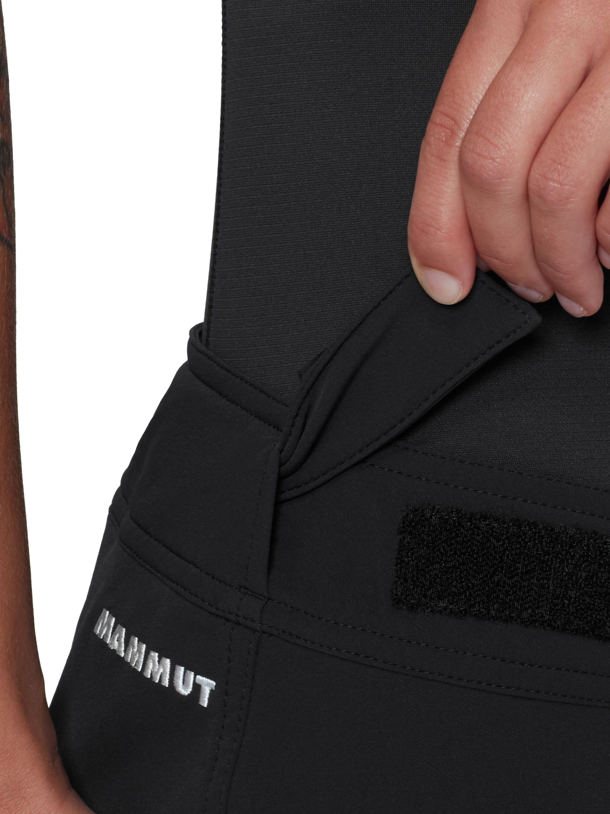 MAMMUT Slimfit Sporthose in Schwarz