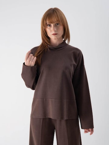 MND Sweatshirt in Bruin: voorkant