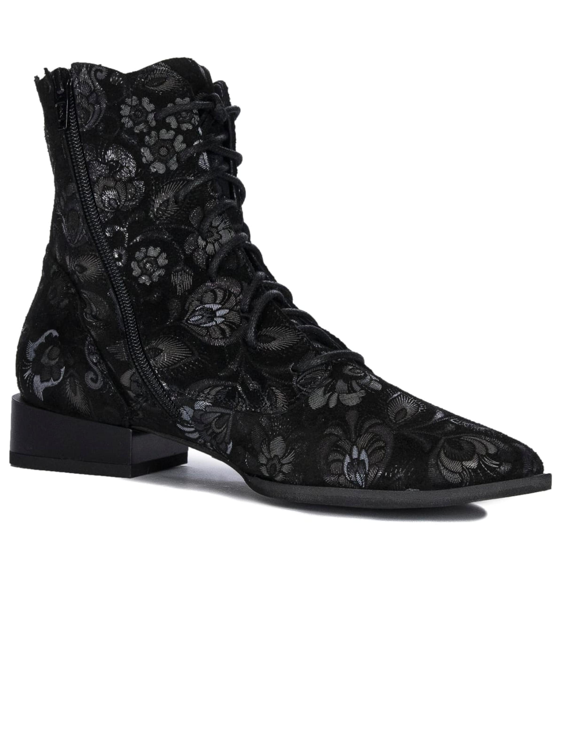 Maciejka Lace-up bootie in Black