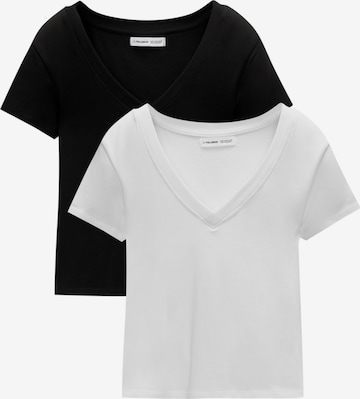 Tricou de la Pull&Bear pe negru: față