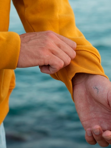 Surf Monkey Sweatshirt 'Rette das Ozean' in Orange