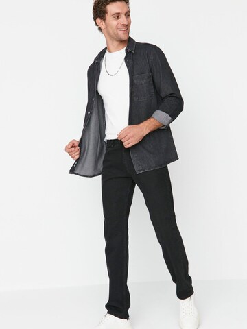 Trendyol Regular Jeans in Zwart
