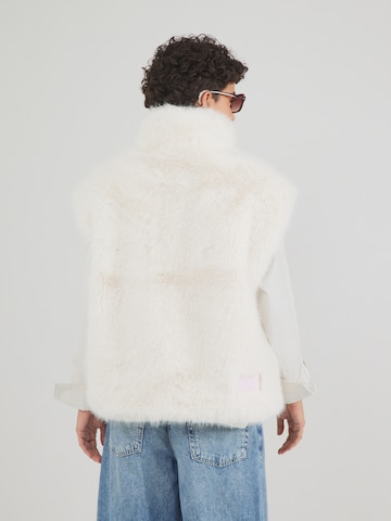 Gilet 'Trixie' OH APRIL en beige