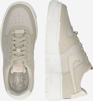Nike Sportswear Matalavartiset tennarit 'Air Force 1 Pixel' värissä beige