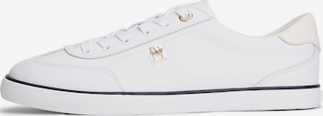 Baskets basses TOMMY HILFIGER en blanc : devant