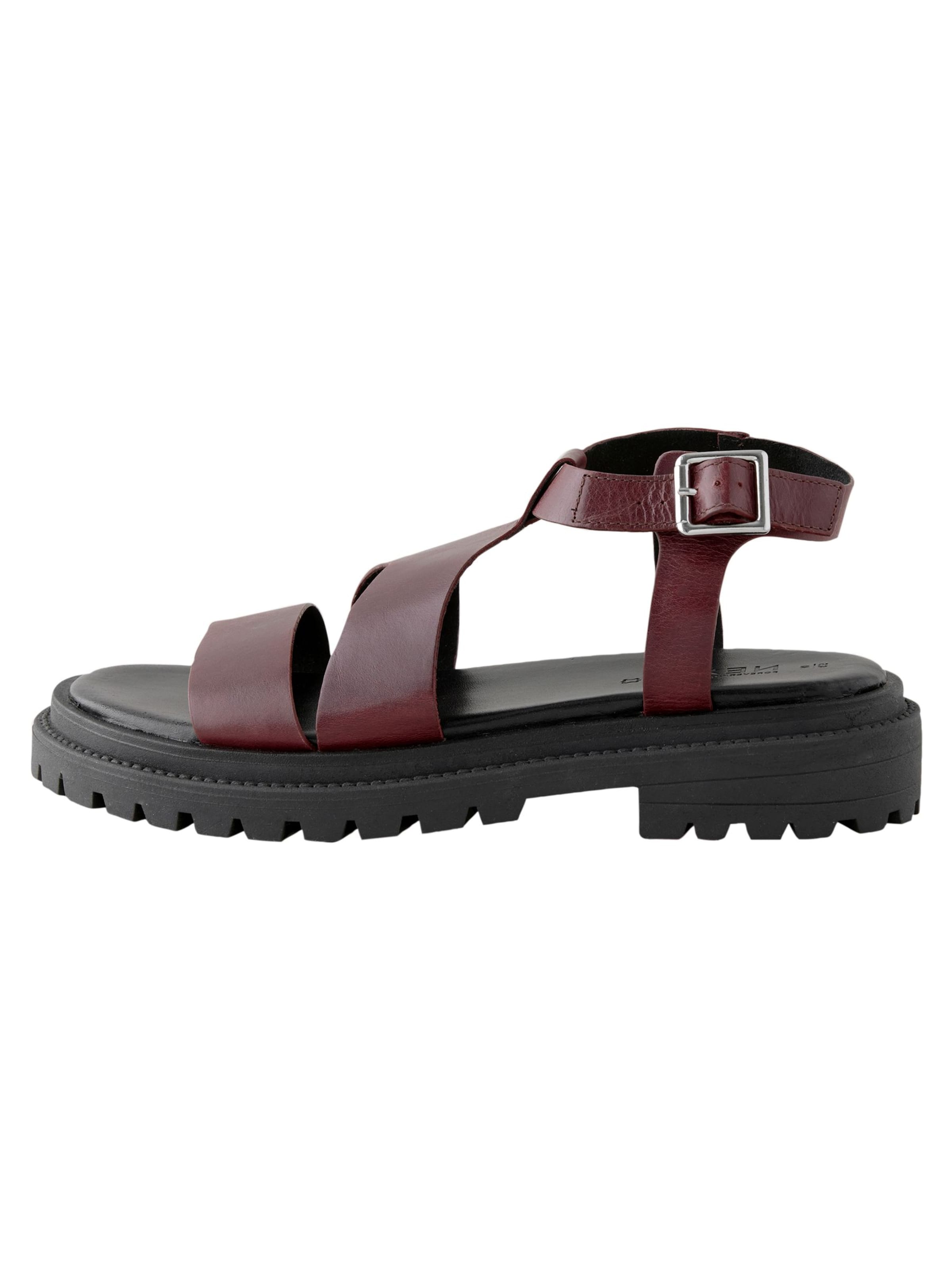 raudona Next Basutės su dirželiais: priekis