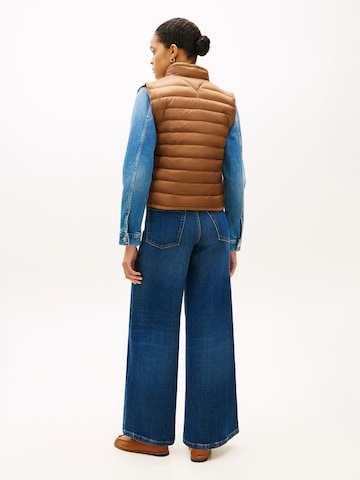 TOMMY HILFIGER Brezrokavnik | rjava barva