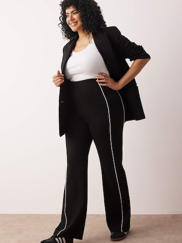 regular Pantaloni di Trendyol Curve in nero