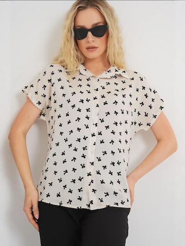 Bigdart Blouse in White: front