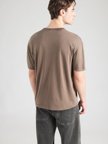 HOLLISTER T-Shirt 'MCLAREN VEGAS' in Braun