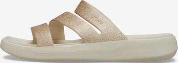 Crocs Pistokkaat 'Getaway' värissä kulta: etupuoli