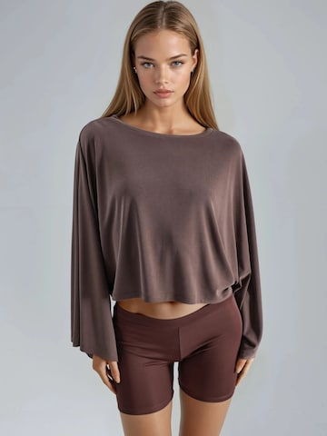 T-shirt Busem en marron : devant