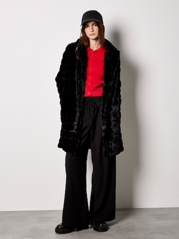 Apricot Wintermantel in Zwart