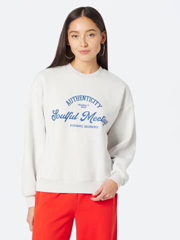 Gina Tricot Sweatshirt 'Riley' in White: front