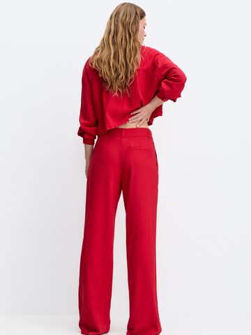 Pull&Bear Wide leg Pleat-front trousers in Red