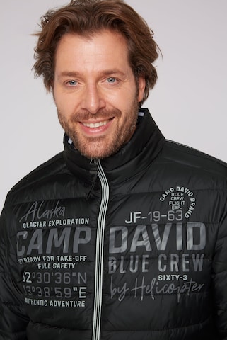 CAMP DAVID Leichte Steppjacke mit Logo Prints und Tapes in Schwarz