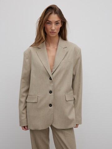 RÆRE by Lorena Rae - Blazer en beige: frente