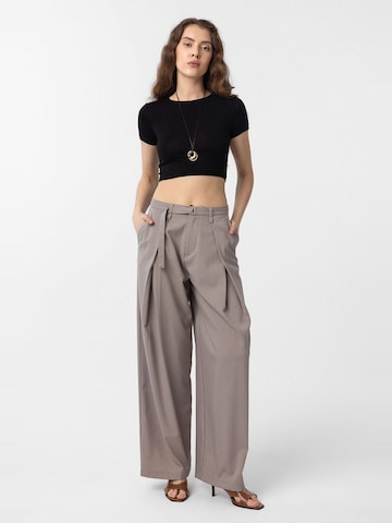 Antioch Tapered Hose 'Marika' in Beige