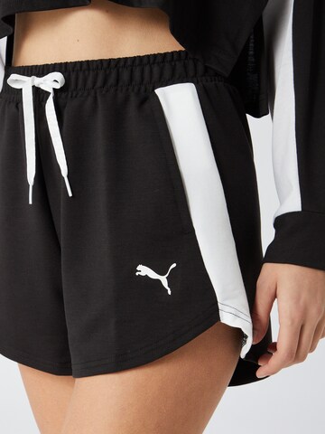 PUMA Loosefit Sportshorts in Schwarz