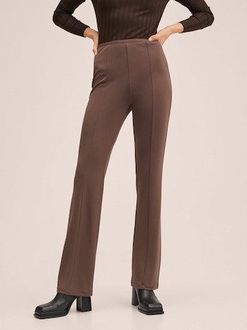 Regular Pantalon 'LEGA' MANGO en marron : devant
