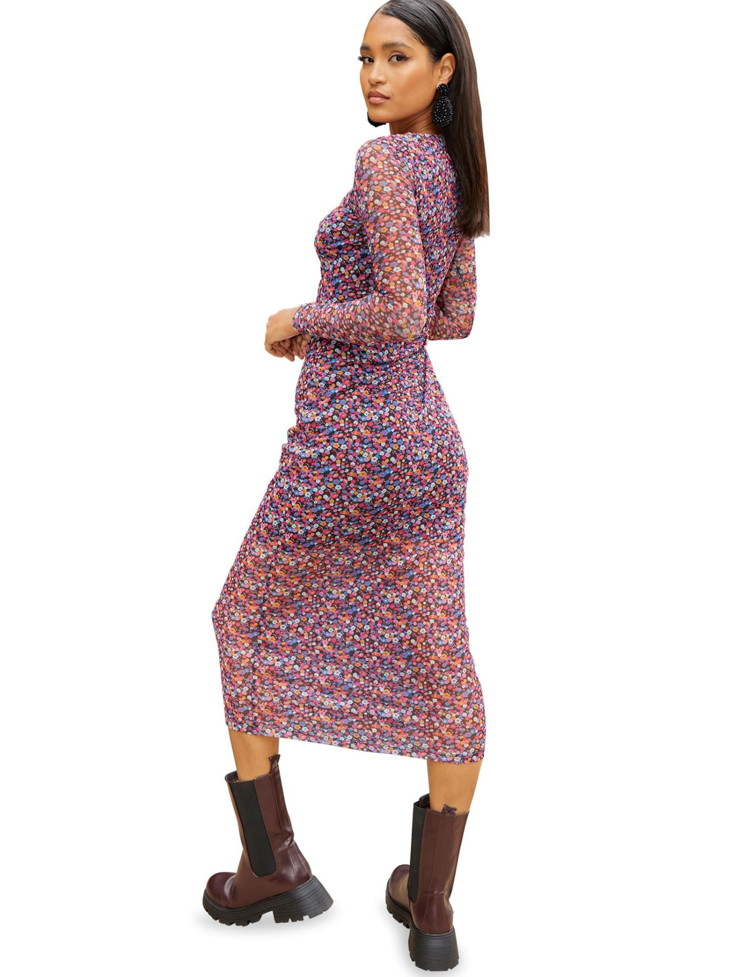 Chi Chi London Платье в Смешанный