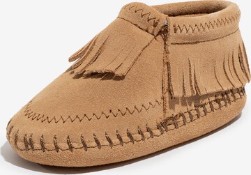 Stivale 'Riley' di Minnetonka in beige: frontale