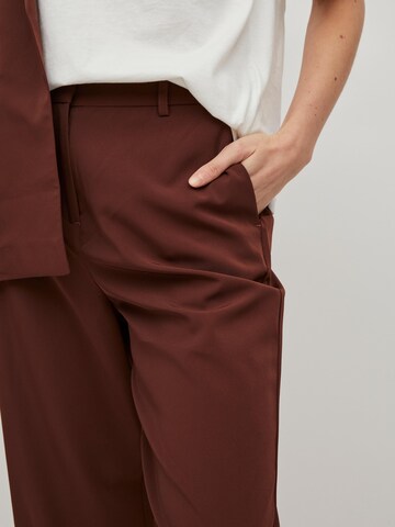 VILA Loosefit Hose 'Sally' in Braun