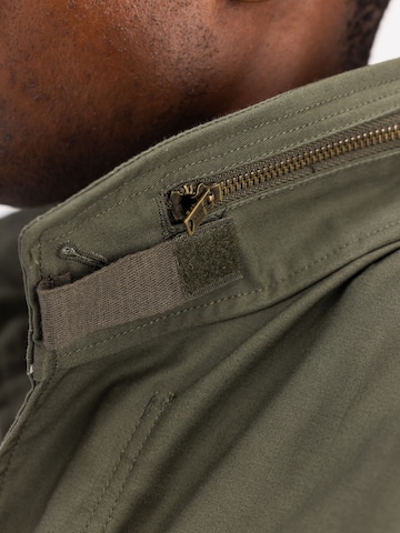 ALPHA INDUSTRIES Övergångsjacka i grön