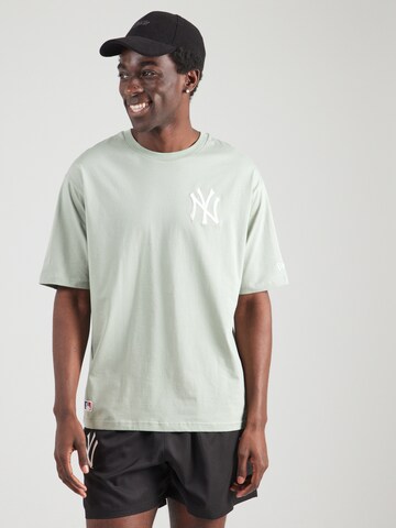 NEW ERA T-shirt 'NEYYAN' i grön: framsida