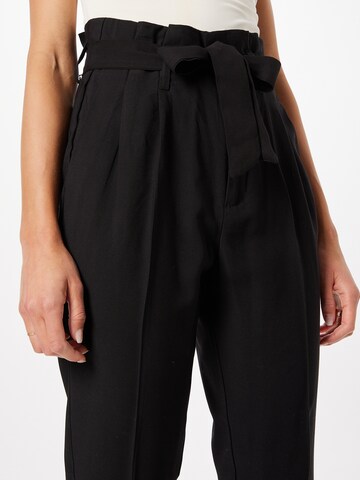 VILA Regular Pleat-Front Pants 'KAYLAN' in Black