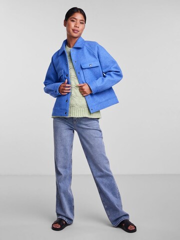 PIECES Between-season jacket 'NAIOMI' in Blue