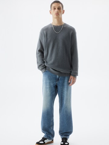 Pull&Bear Sweter w kolorze szary