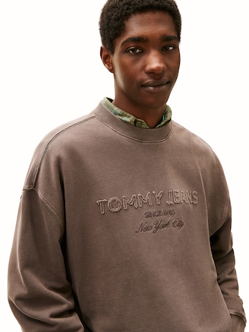 Tommy Jeans Sweatshirt '90S NEW CLASSIC' in Bruin