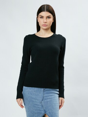 Pullover di Influencer in nero: frontale