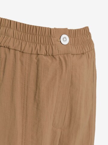 Effilé Pantalon cargo NOCTURNE en beige