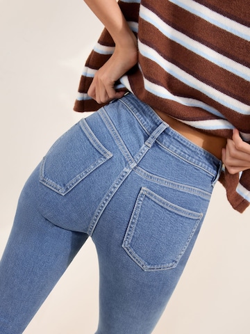 Friends Like These Slimfit Jeans in Blauw