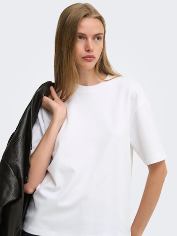 T-shirt 'ONLSUPERIOR' ONLY en blanc : devant