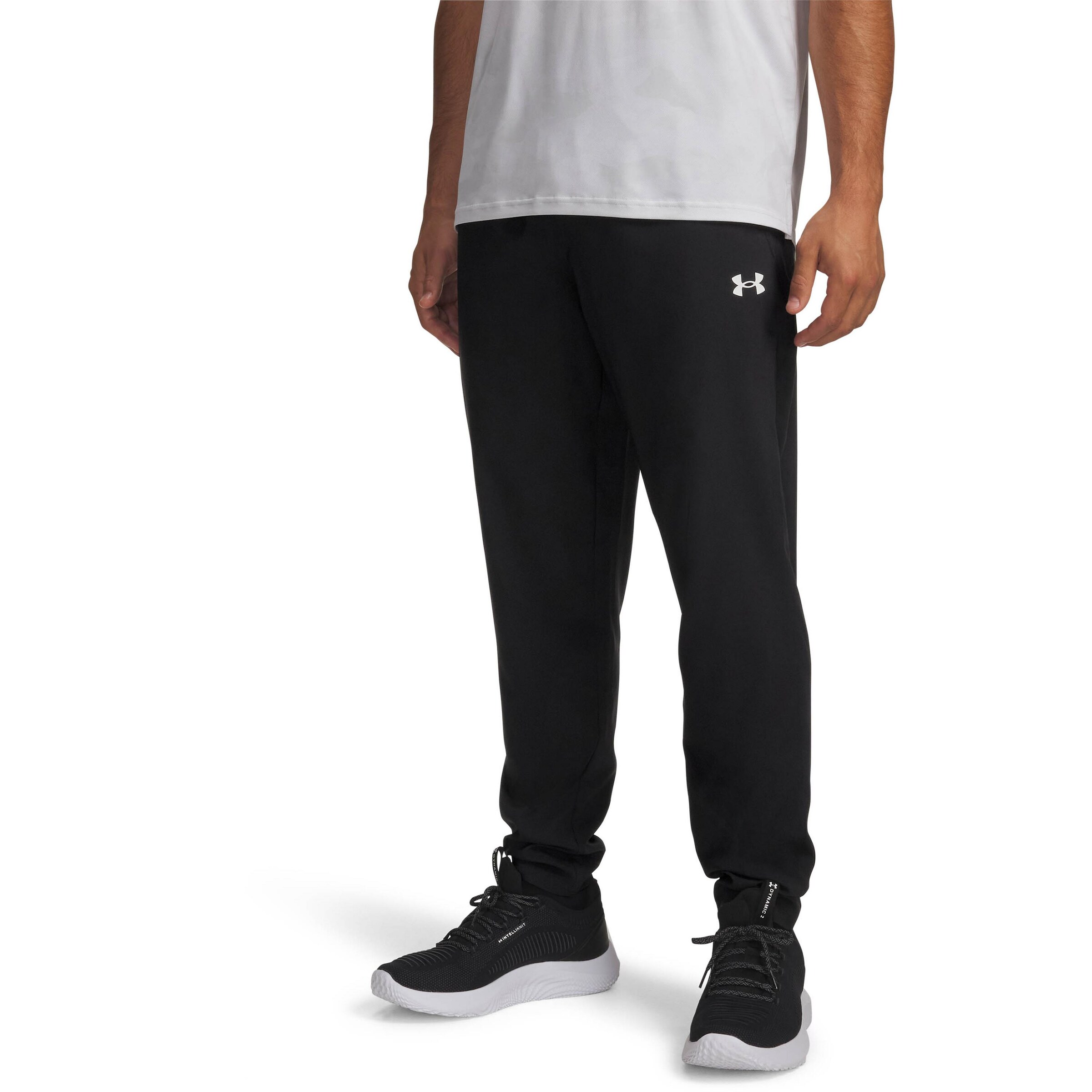UNDER ARMOUR Tapered Sporthose in Schwarz: Vorderseite