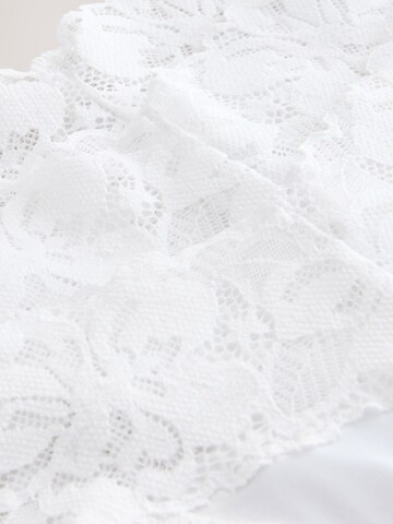 String Next en blanc