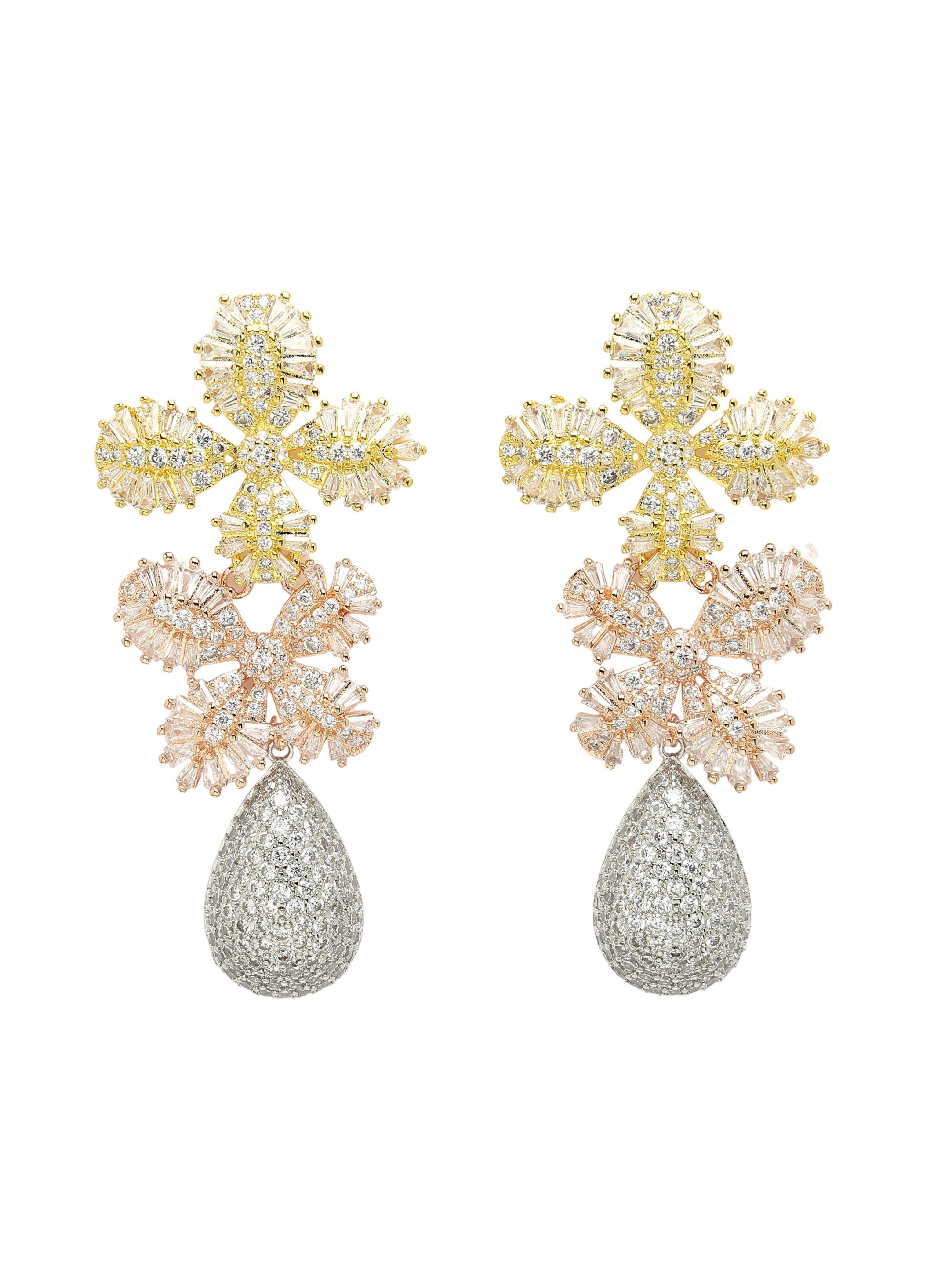 AVANT-GARDE PARIS Boucles d'oreilles 'Helenasa' en One Size en blanc, Vue avec produit