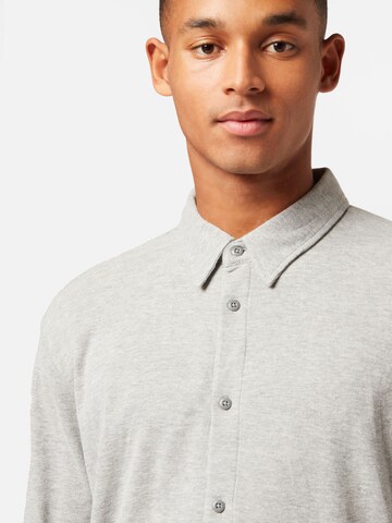 LMTD - Ajuste regular Camisa 'REST' en gris